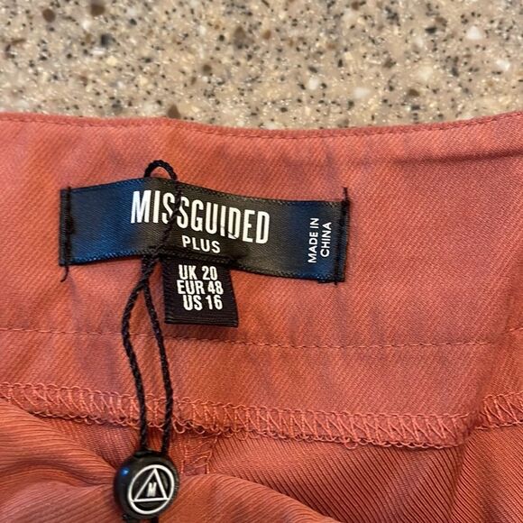 MISSGUIDED *NWT* Twill Utility Shorts - Picture 7 of 12